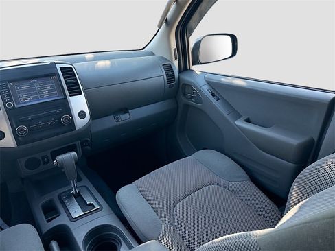 Used 2019 Nissan Frontier SV image 25