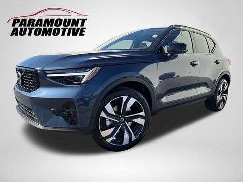 Used 2026 Volvo XC40 B4 Plus w/ Climate Package FWD image 3