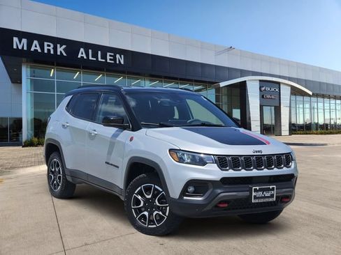 Used 2024 Jeep Compass Trailhawk AWD/4WD image 1