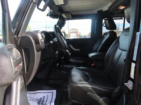Used 2018 Jeep Wrangler Unlimited Sahara w/ Max Tow Package AWD/4WD image 17