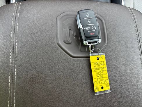 Used 2025 RAM 3500 Laramie AWD/4WD image 18