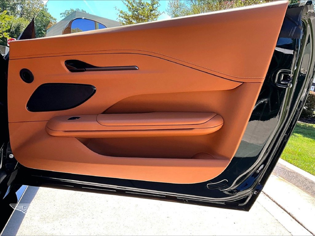 Used 2026 Aston Martin V8 Vantage S RWD image 19