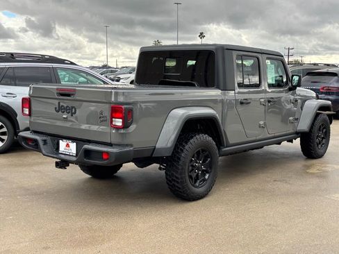 Used 2022 Jeep Gladiator Willys image 4