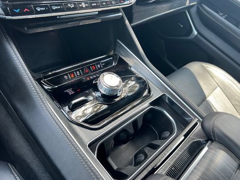 Used 2024 Jeep Wagoneer L Series II w/ Flexible Seating Group AWD/4WD image 20