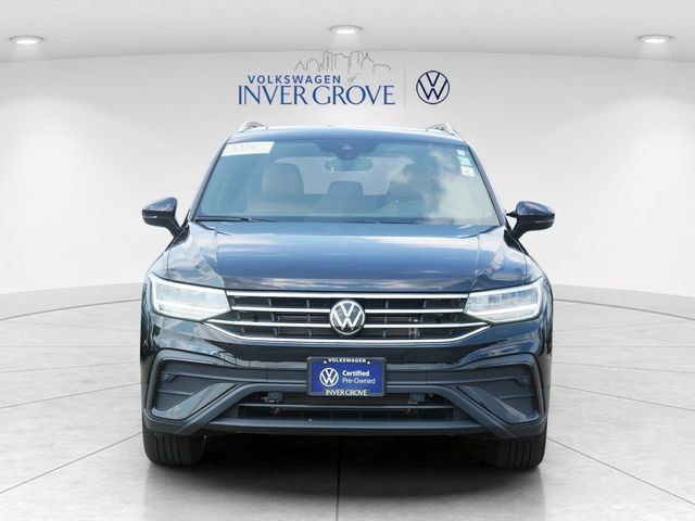 Certified 2024 Volkswagen Tiguan SE w/ Panoramic Sunroof Package AWD/4WD image 2