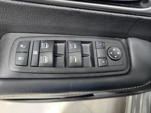 Used 2025 Chrysler Pacifica Select FWD image 28