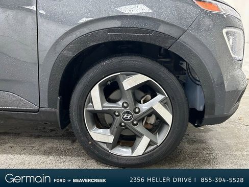 Used 2023 Hyundai Venue SEL image 11