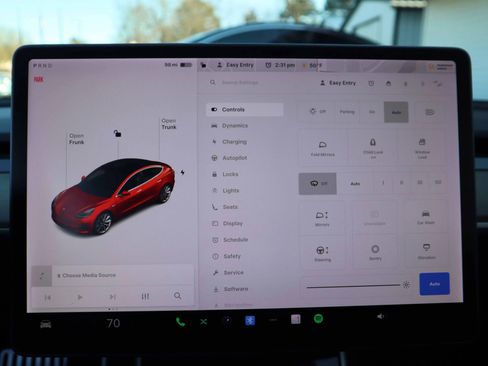 Used 2018 Tesla Model 3 Long Range image 17