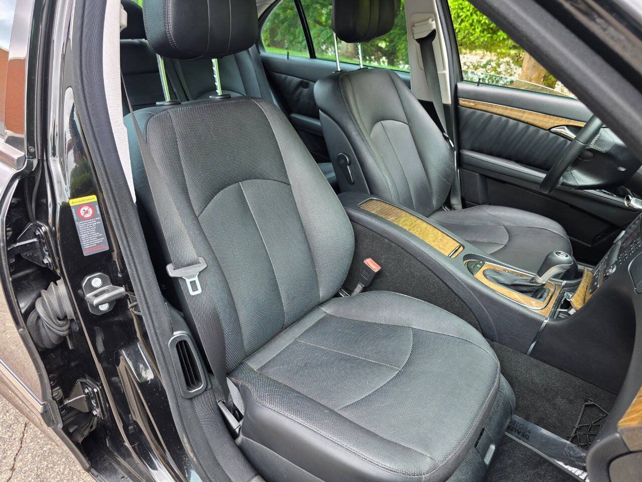 Used 2008 Mercedes-Benz E 550 Sedan image 35