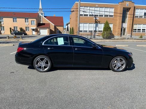 Used 2017 Mercedes-Benz E 300 4MATIC image 4