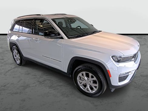 Used 2022 Jeep Grand Cherokee Limited AWD/4WD image 4