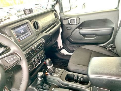 Used 2023 Jeep Gladiator Willys image 38