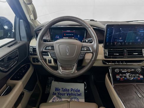 Used 2022 Lincoln Navigator Reserve image 22