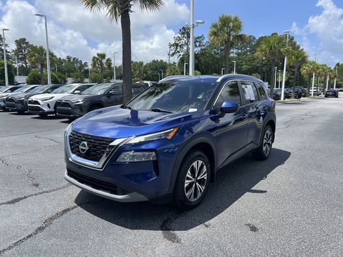Used 2022 Nissan Rogue SV w/ SV Premium Package FWD image 5
