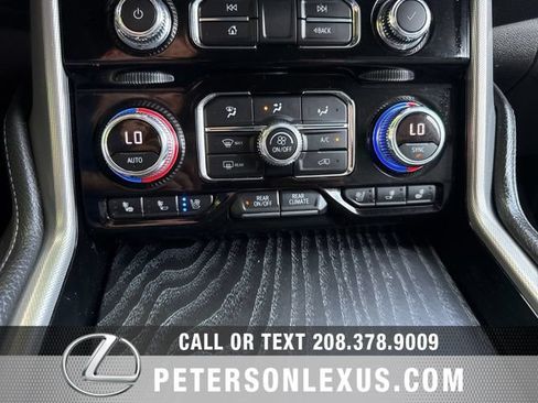Used 2021 GMC Yukon XL Denali w/ Denali Premium Package AWD/4WD image 16