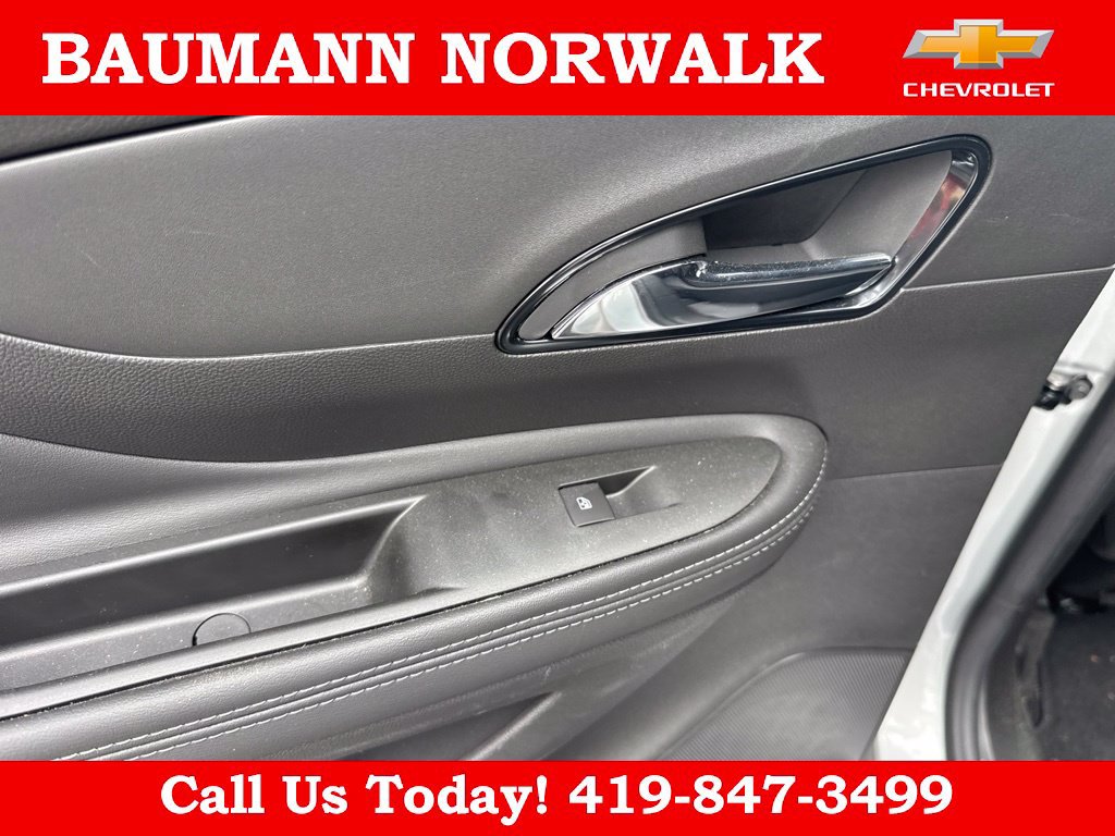 Used 2022 Buick Encore Preferred AWD/4WD image 24
