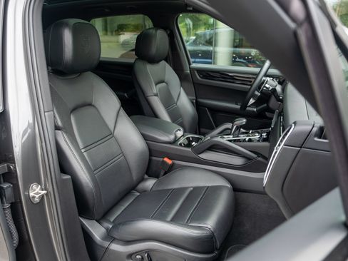 Certified 2023 Porsche Cayenne AWD/4WD image 41