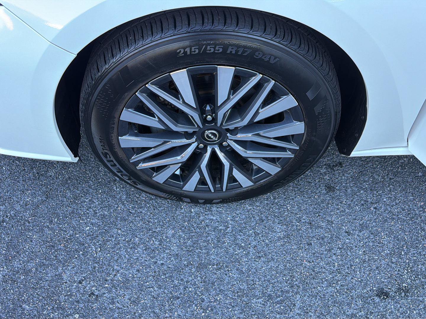Used 2025 Nissan Altima 2.5 SV FWD image 35