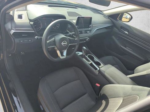 Used 2024 Nissan Altima 2.5 SV image 10