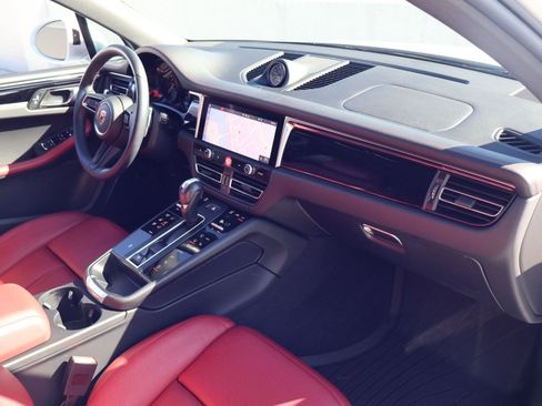 Certified 2024 Porsche Macan AWD/4WD image 25