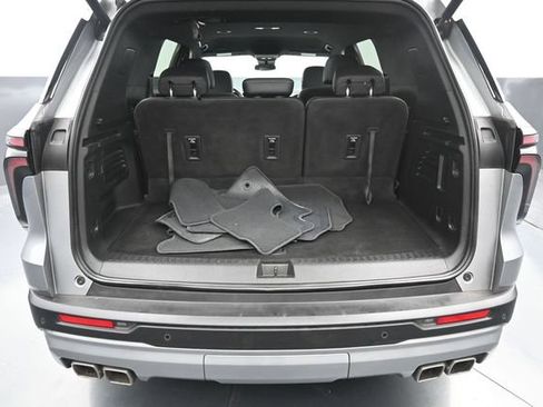 Used 2025 Chevrolet Traverse LT AWD/4WD image 9