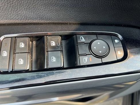 Used 2023 Nissan Pathfinder SL AWD/4WD image 27