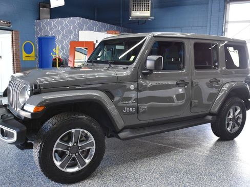 Used 2021 Jeep Wrangler Unlimited Sahara w/ LED Lighting Group AWD/4WD image 9