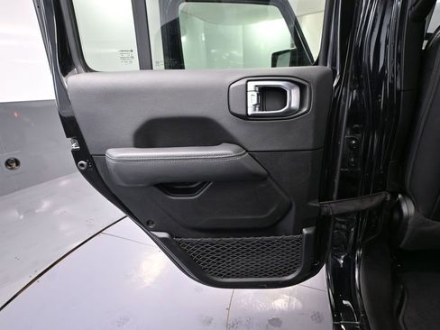 Used 2023 Jeep Wrangler Unlimited Sahara image 37