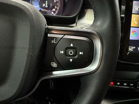 Used 2022 Volvo XC40 T4 Momentum FWD image 14