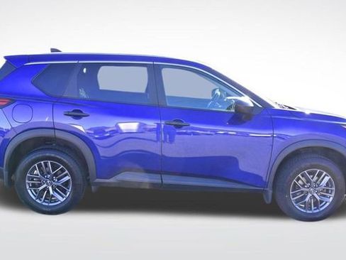 Used 2023 Nissan Rogue S image 5
