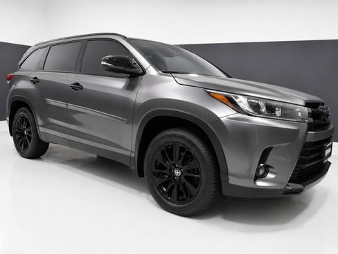 Used 2019 Toyota Highlander SE w/ Nightshade Edition AWD/4WD image 7