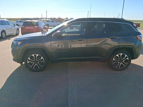 Used 2022 Jeep Compass Limited AWD/4WD image 5
