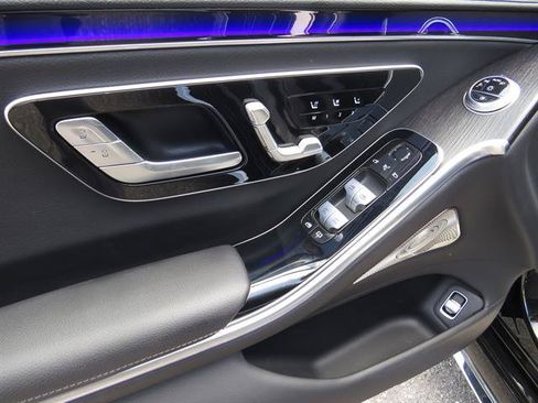 Used 2022 Mercedes-Benz S 500 4MATIC w/ AMG Line Package image 9