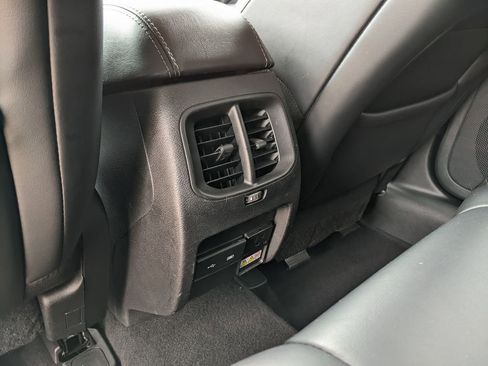 Used 2019 Jeep Cherokee Limited image 23