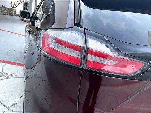 Used 2019 Ford Edge Titanium image 22