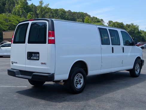 Used 2022 GMC Savana 3500 Extended w/ Driver Convenience Package RWD image 9