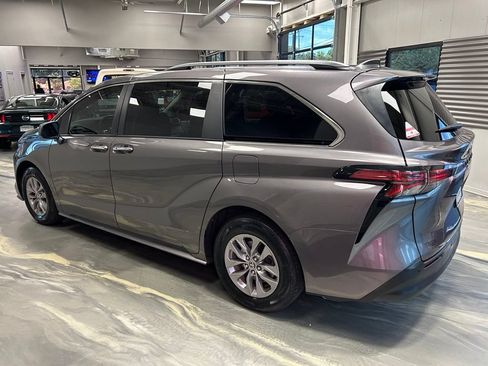 Used 2022 Toyota Sienna XLE FWD image 34