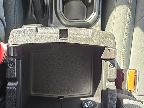 New 2025 Jeep Gladiator Sport image 31