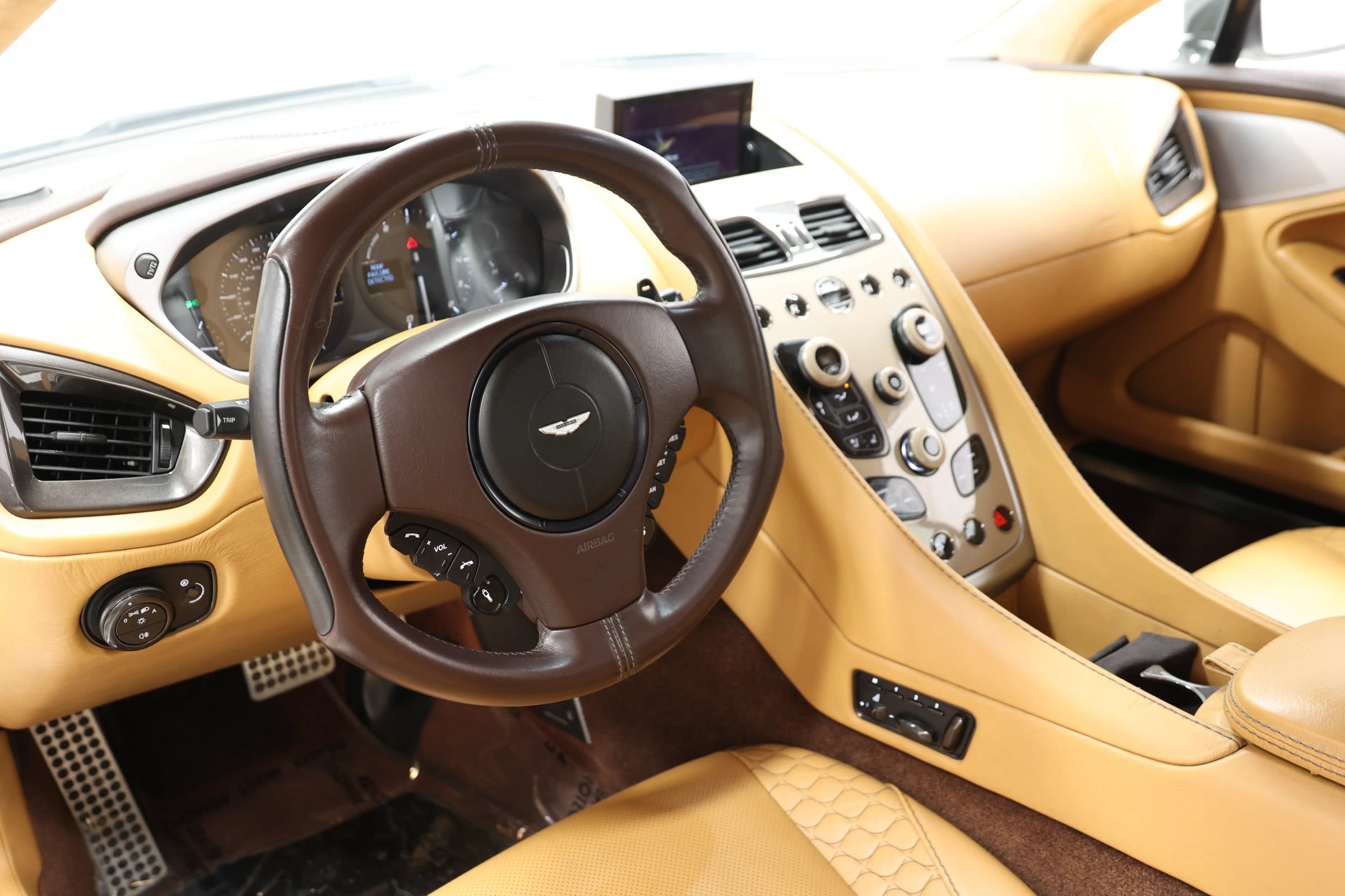 Used 2015 Aston Martin Vanquish Volante RWD image 24