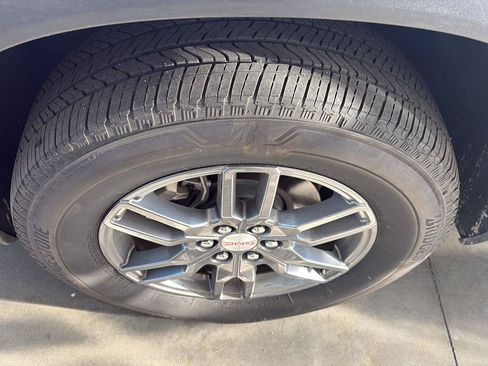 Used 2025 GMC Acadia Elevation FWD image 3