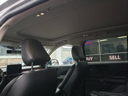 Used 2022 Lincoln Aviator Reserve w/ Equipment Group 201A image 17