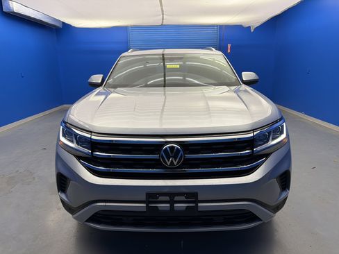 Certified 2022 Volkswagen Atlas Cross Sport SE w/ Panoramic Sunroof Package FWD image 3
