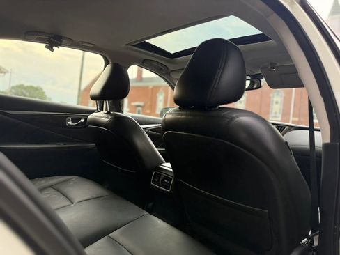 Used 2019 INFINITI Q50 Luxe w/ Essential Package (3.0T Luxe) AWD/4WD image 13