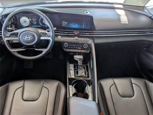 Used 2025 Hyundai Elantra Limited image 29