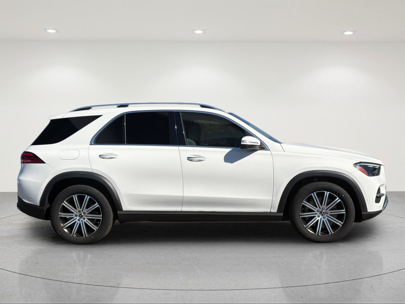 Used 2025 Mercedes-Benz GLE 450e 4MATIC image 5