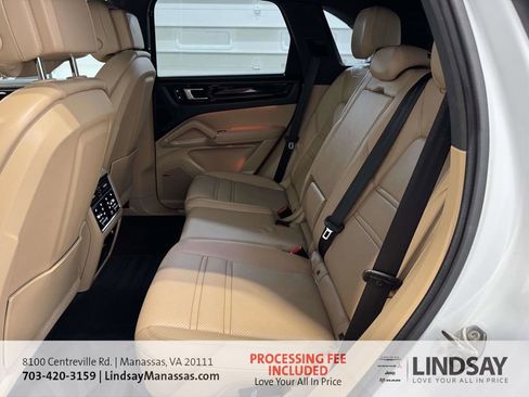 Used 2023 Porsche Cayenne Platinum Edition AWD/4WD image 19
