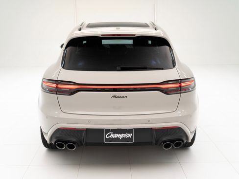 Certified 2025 Porsche Macan AWD/4WD image 10