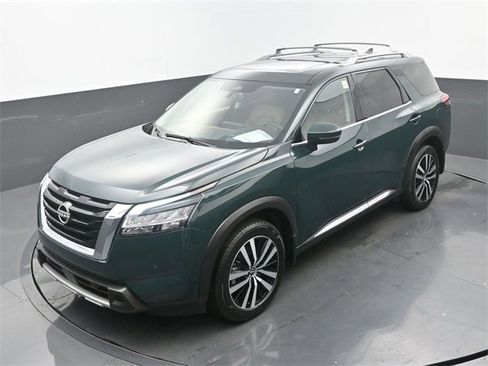 Used 2024 Nissan Pathfinder Platinum image 33