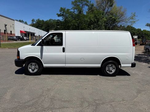 Used 2016 Chevrolet Express 2500 RWD image 2