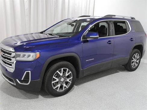 Used 2023 GMC Acadia SLE w/ Driver Convenience Package image 3